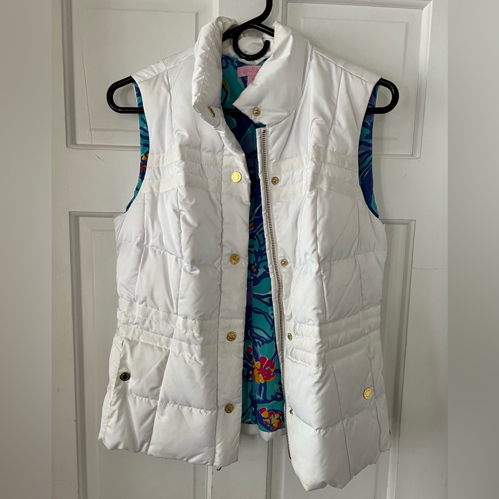 Lilly pulitzer down vest in white. Pre-owned. Size small.